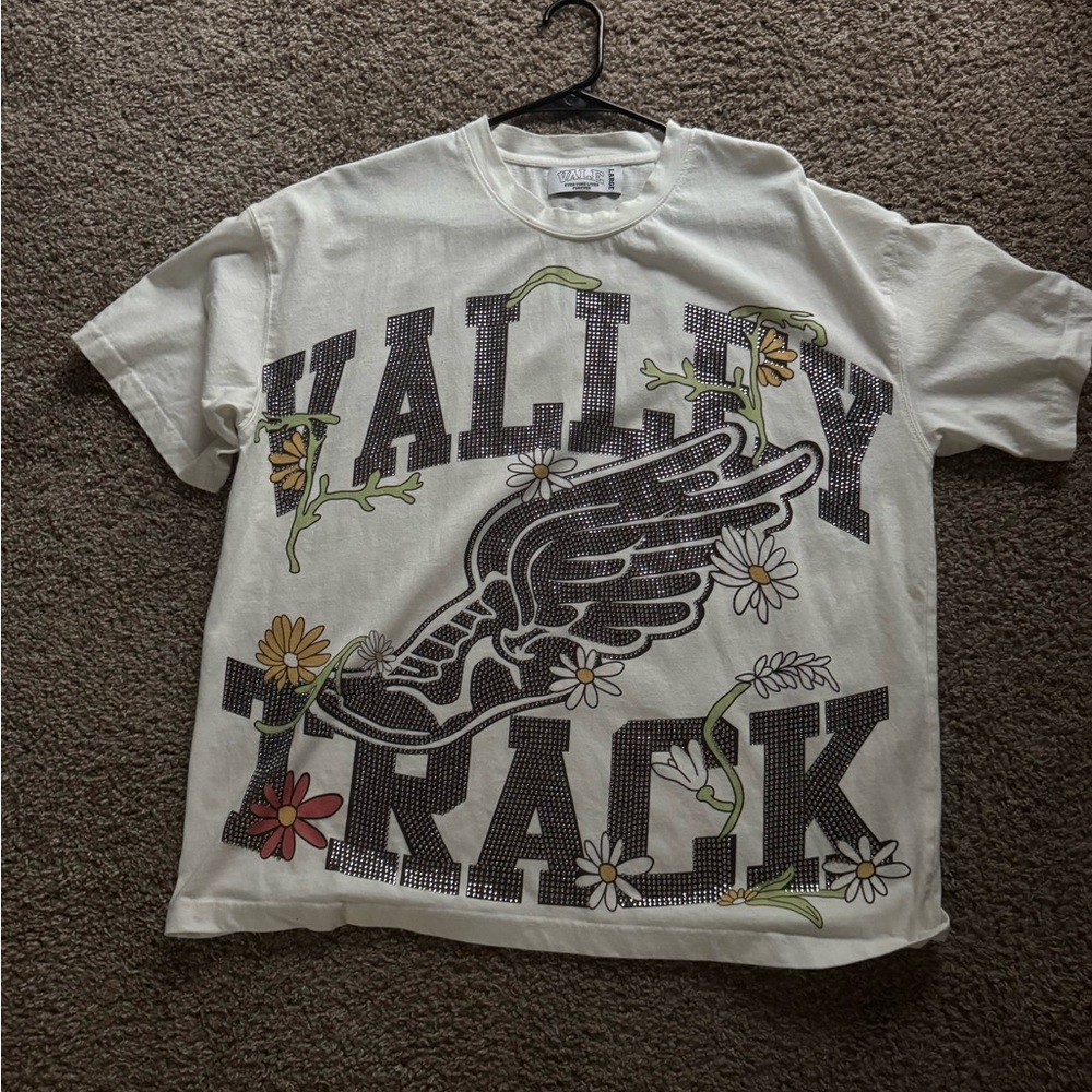 VALE LIVES FOREVER Graphic T-Shirt with Winged Shoe Design